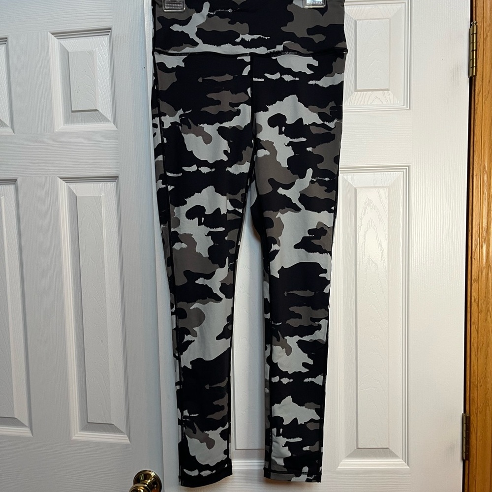 Mono B Women’s Camouflage Leggings